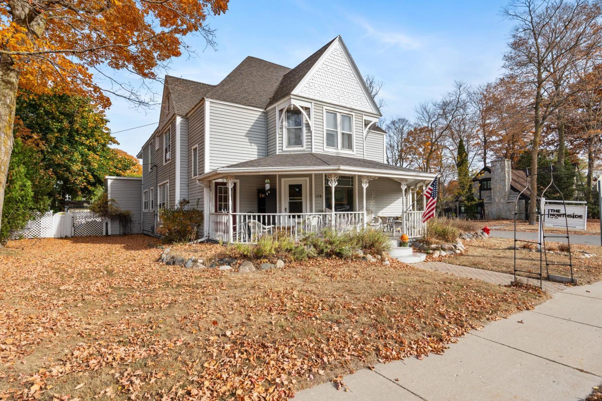 Charlevoix House - The Northside Bed & Breakfast Exterior photo